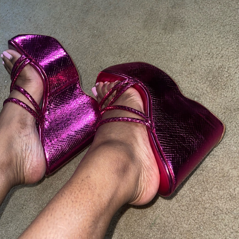 Miss Lola Metallic Pink Platform Heels - Picture 2 of 5